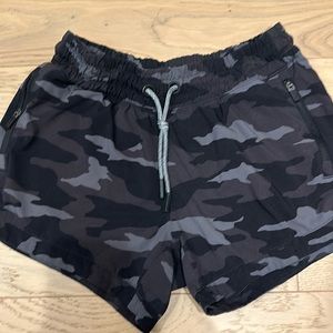 Athleta Girl Balck/Gray Camo Drawstring Shorts Size Medium 8-10
